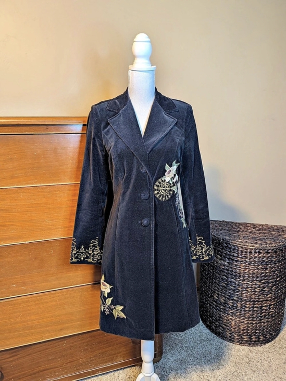 CAbi Embroidered Black Velvet Coat Like New Sz 4